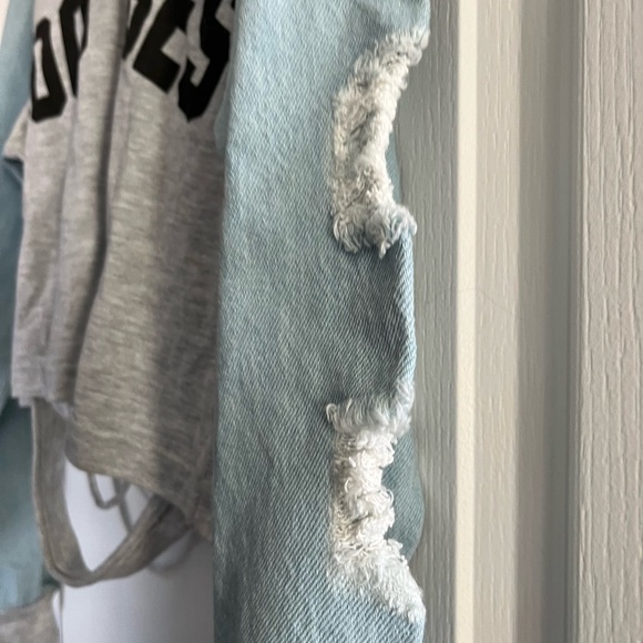 Trendy Gray and Blue Crop Top with 'Good Vibes' Print - Picture 4 of 8